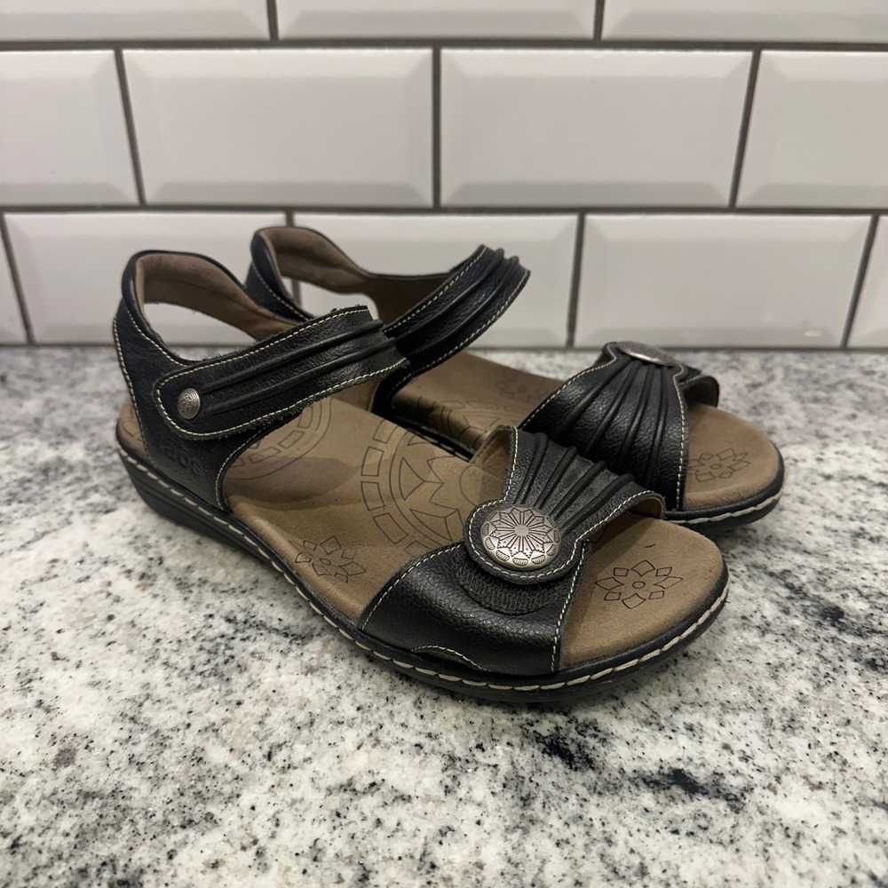 Taos Women 6 Escape Sandal Black Leather Concho Medallion Boho Comfort Southwest